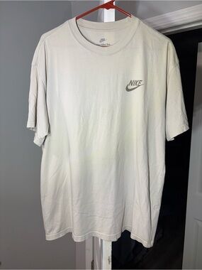 Nike International T-shirt Mens Large Short Sleeve Graphic Retro White Logo